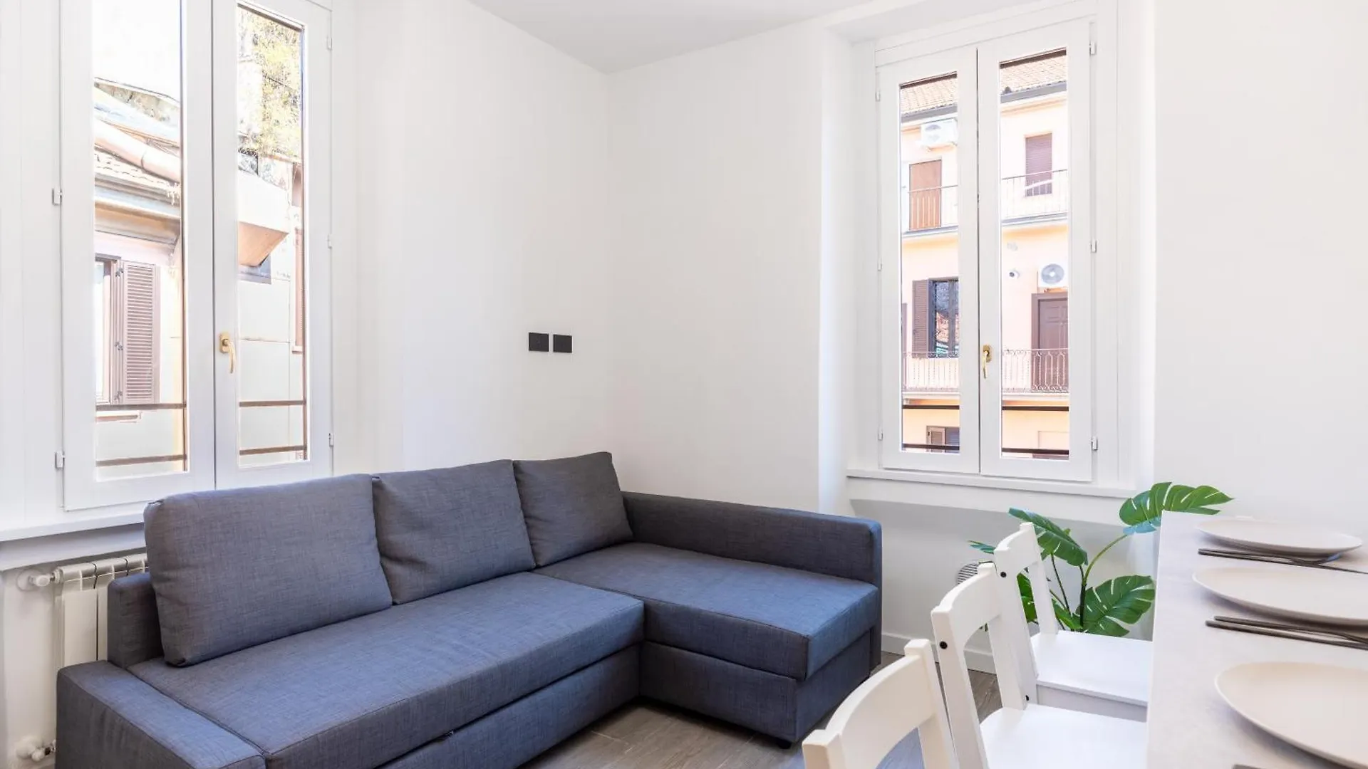 Lägenhet 5 Stars Flat, Next To Subway, 3 Stops To Duomo, Ac & Wi-Fi Milano